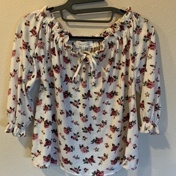 Cropped Top off the shoulder size small floral super soft off the shoulder crop - Picture 5 of 8